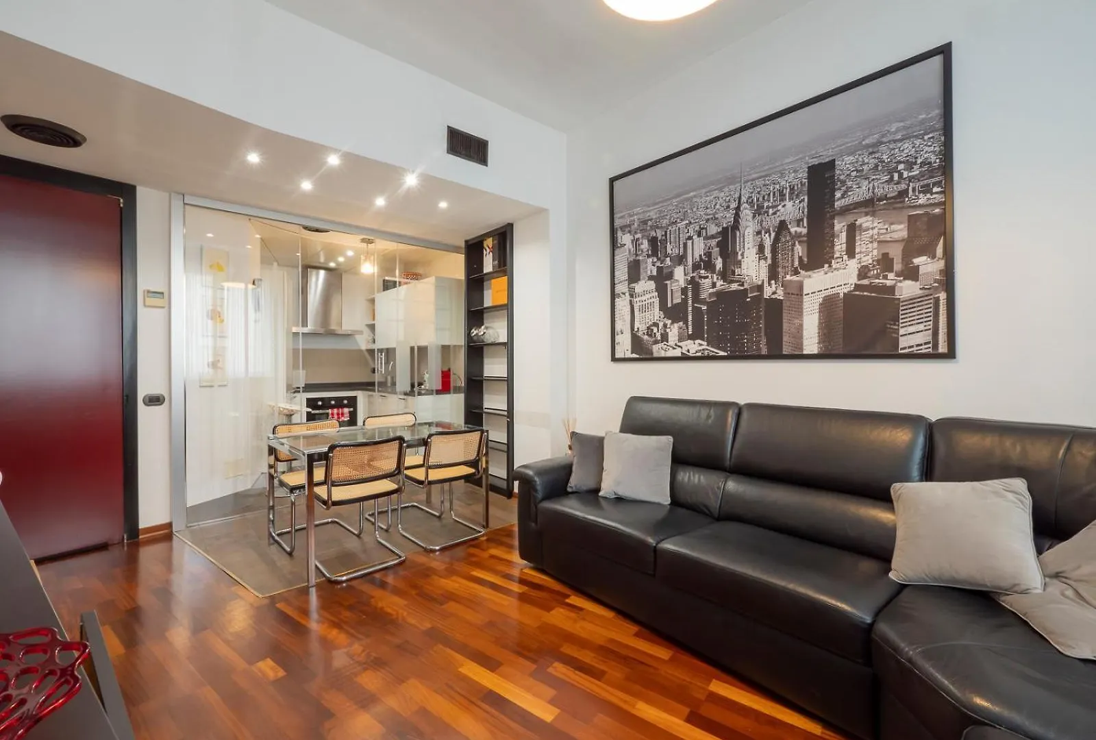 Youhosty - Elegant Duomo Apartment Milan 0*,  Italy